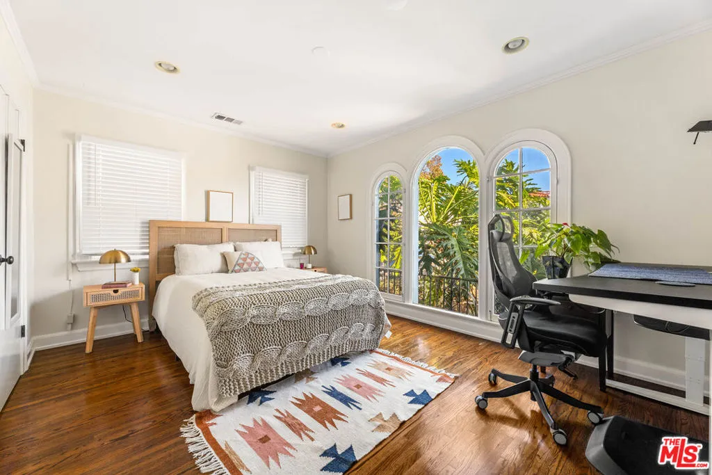 1569 S Orange Grove Avenue, Los Angeles, California 90019 home-pic-26